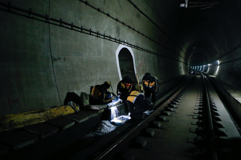 平安铁路运营隧道病害现状